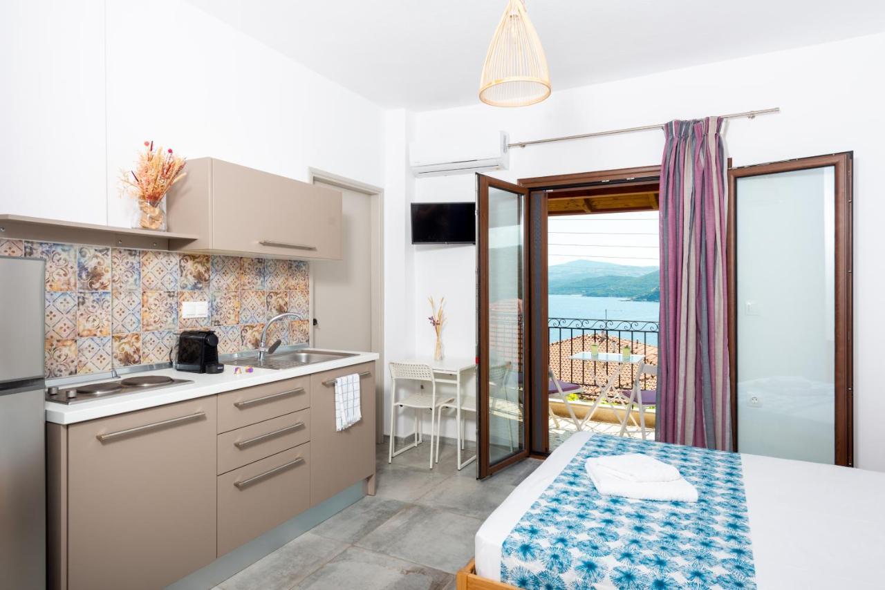 Avli Apartments Pyrgadikia Eksteriør billede