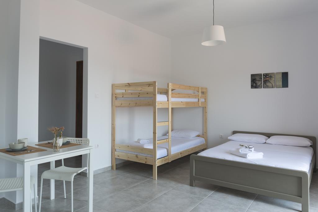 Avli Apartments Pyrgadikia Eksteriør billede